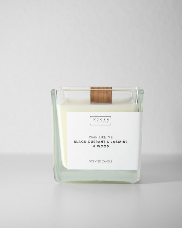 o´dore Sójová sviečka WMN LIKE ME Black currant & Jasmine & Wood